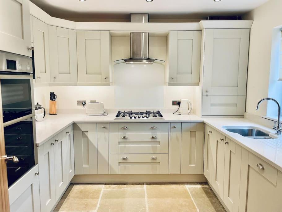 Lion Cottage, Broadway Бродвей Екстер'єр фото