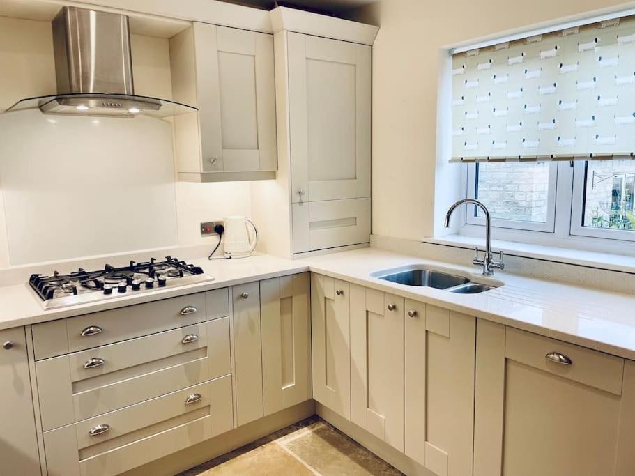Lion Cottage, Broadway Бродвей Екстер'єр фото